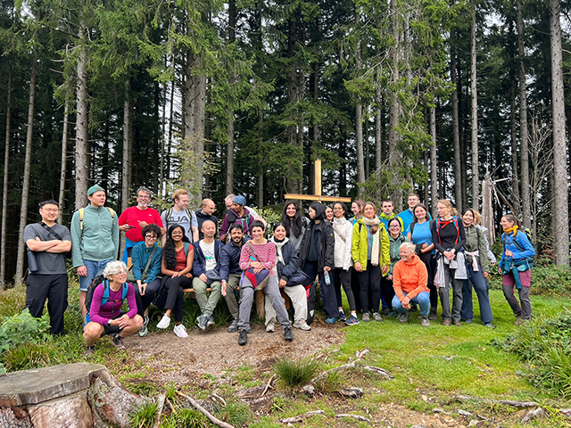 group_2025